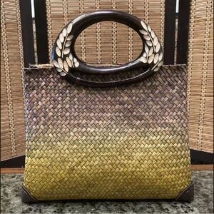 Elegant Woven Handbag with Wooden Handles
